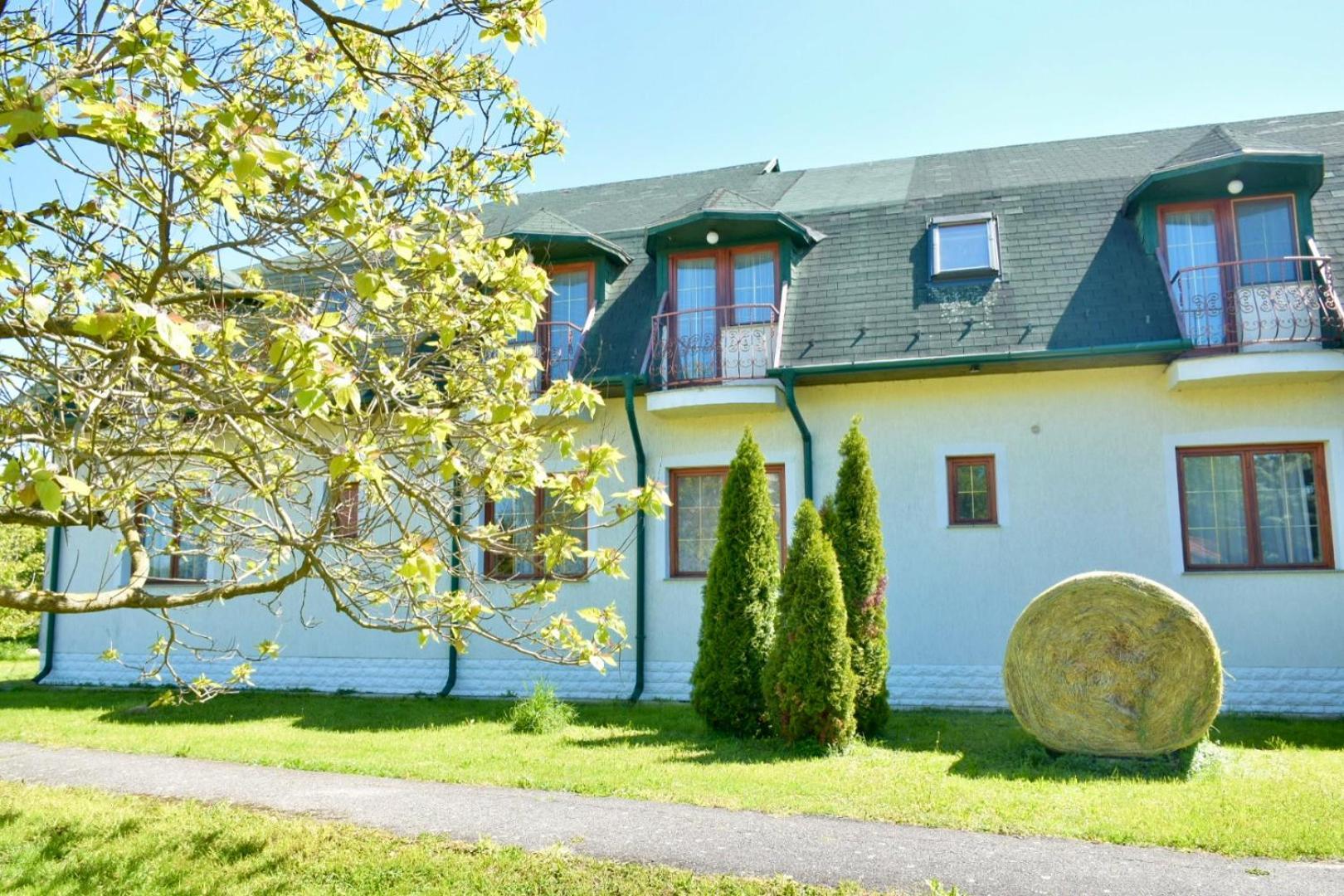 Aparthotel Eden Panzio Bük Exteriér fotografie